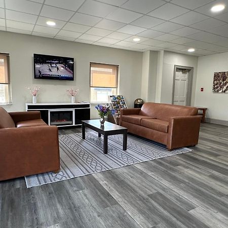 Hometowne Studios By Red Roof Richmond, Va - W Broad St Dumbarton Экстерьер фото