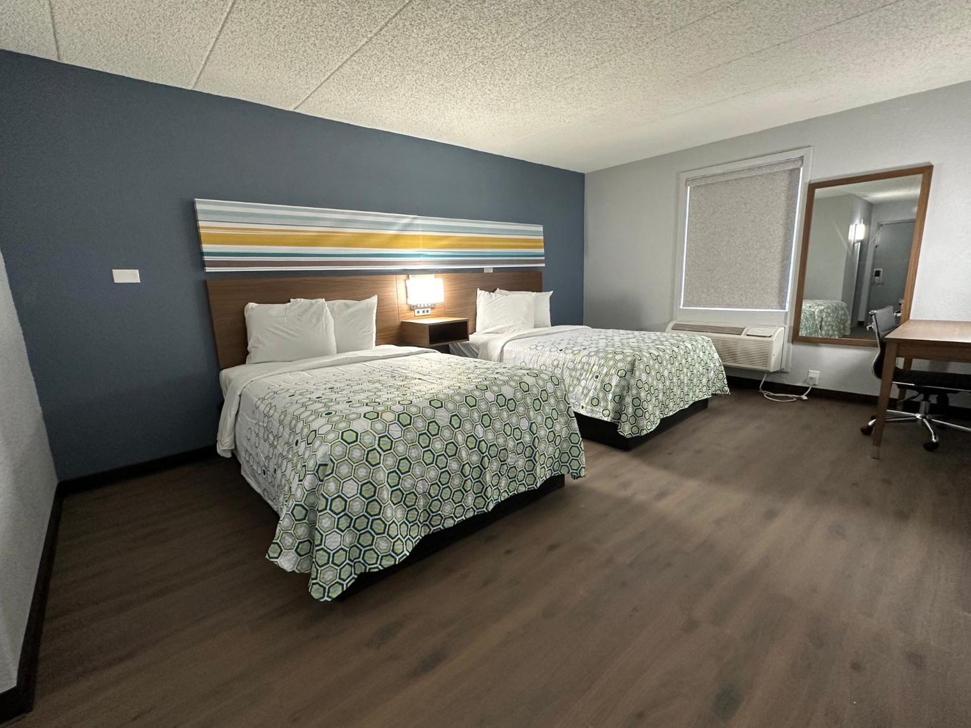Hometowne Studios By Red Roof Richmond, Va - W Broad St Dumbarton Экстерьер фото