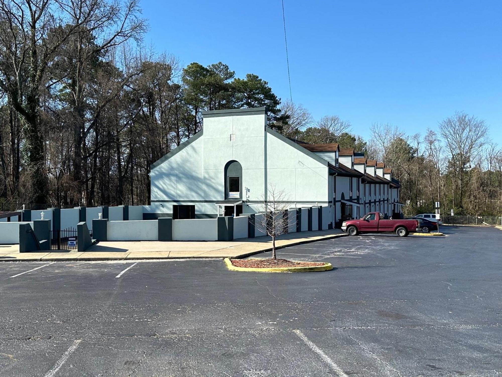 Hometowne Studios By Red Roof Richmond, Va - W Broad St Dumbarton Экстерьер фото