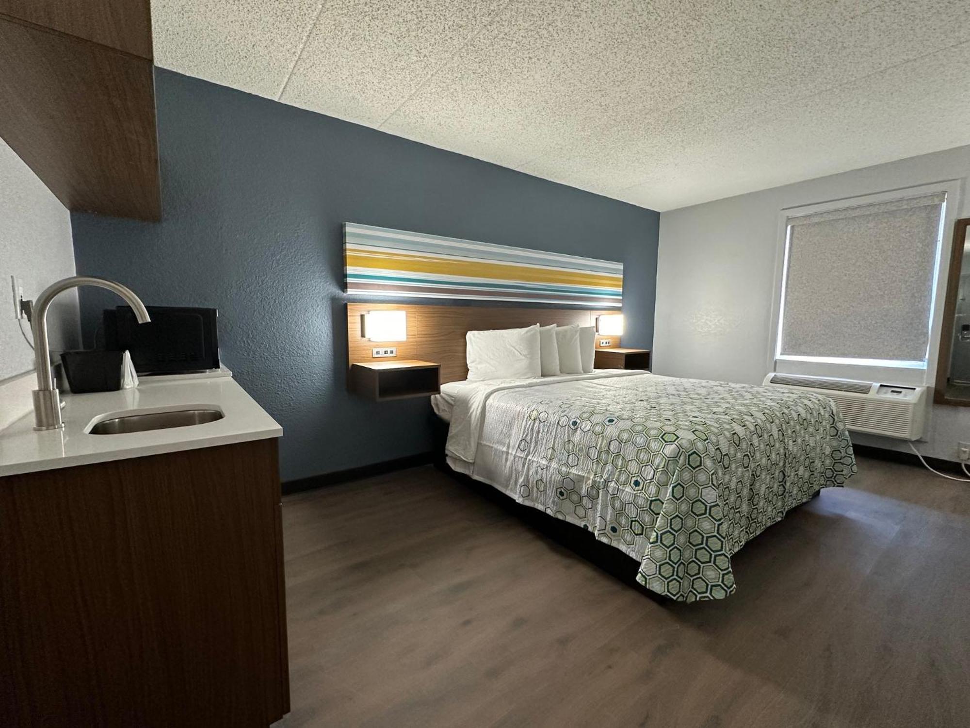 Hometowne Studios By Red Roof Richmond, Va - W Broad St Dumbarton Экстерьер фото